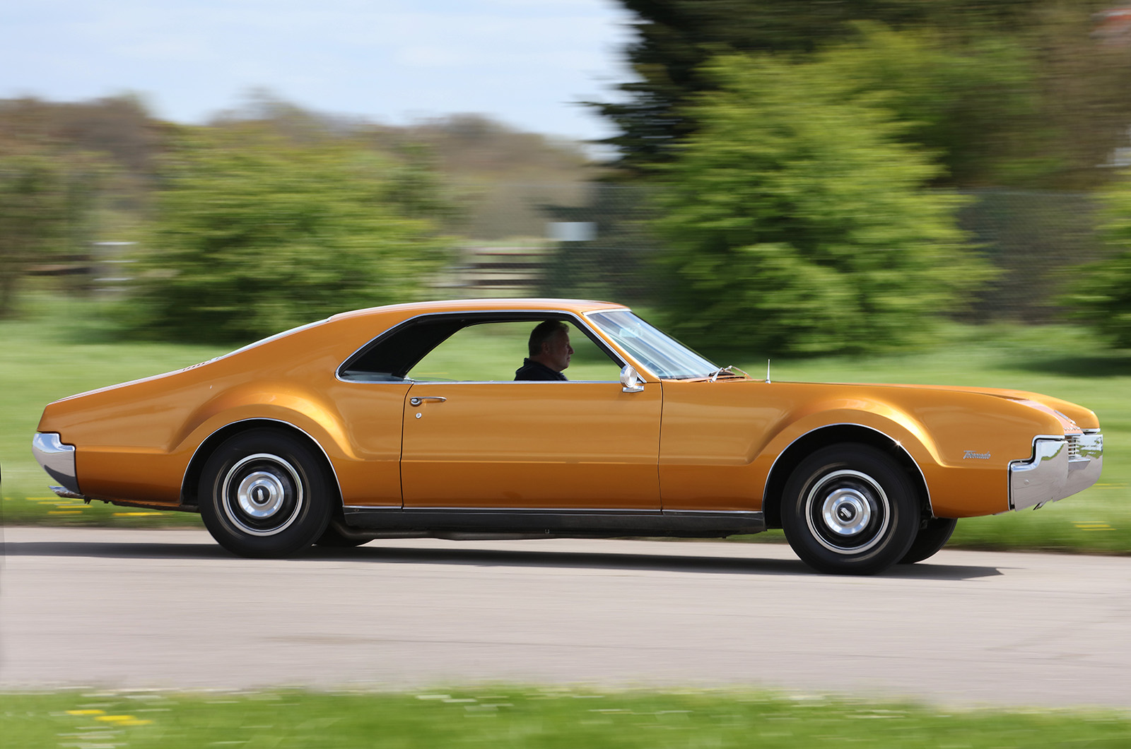 Classic & Sports Car – Citroën SM and Oldsmobile Toronado: groundbreaking GTs