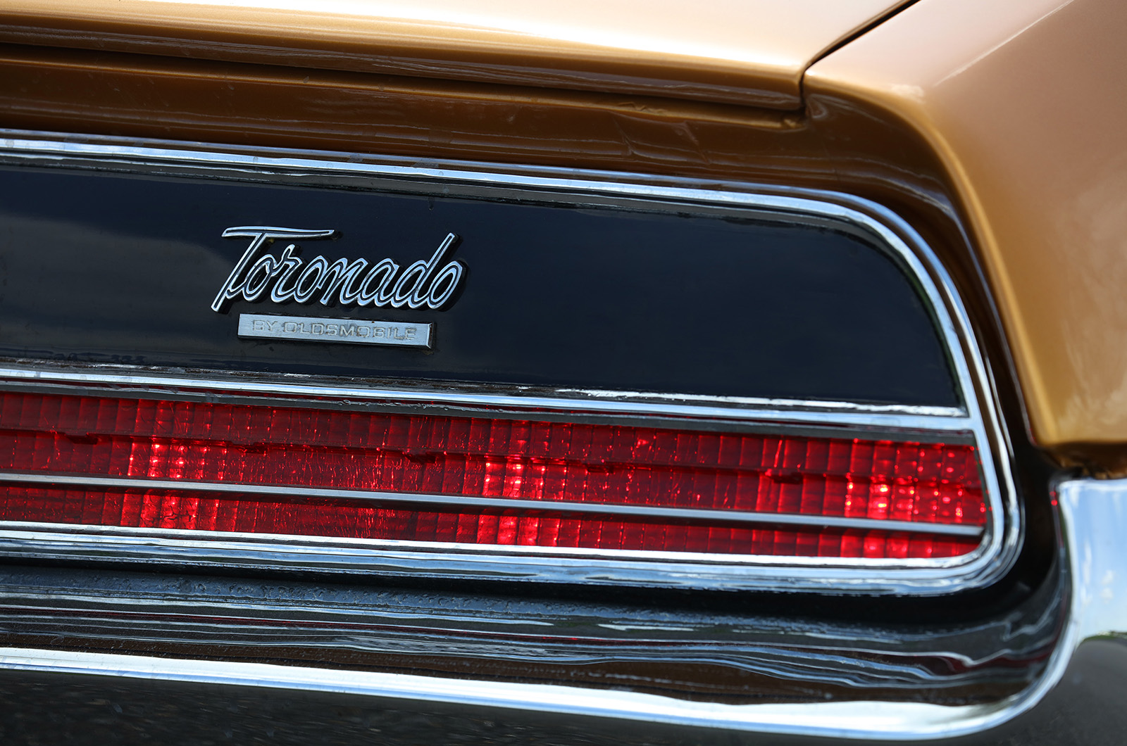 Classic & Sports Car – Citroën SM and Oldsmobile Toronado: groundbreaking GTs