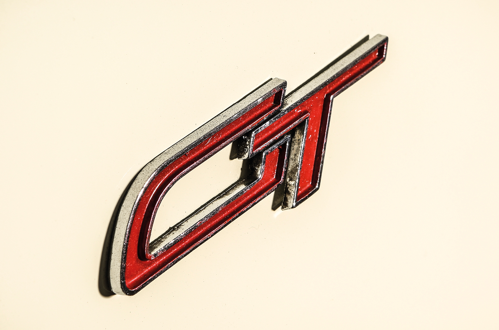 Classic & Sports Car – Morris vs Simca: Who says racy tintops were an ’80s thing?