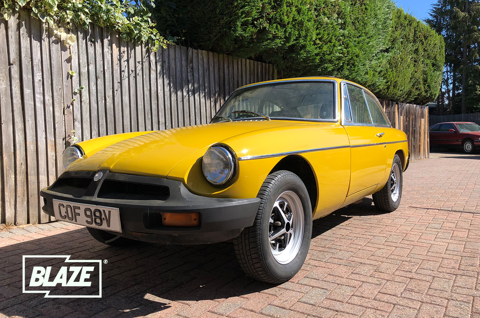 Problems with an MGB project car cause more than a few hiccups for the Flipping Bangers team in episode one