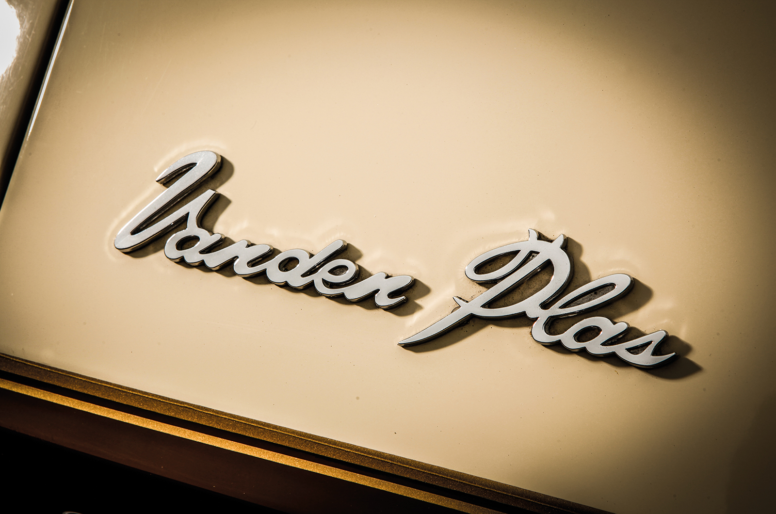 Classic & Sports Car – Avant-garde for the masses: Citroën GS Pallas vs Vanden Plas 1.7