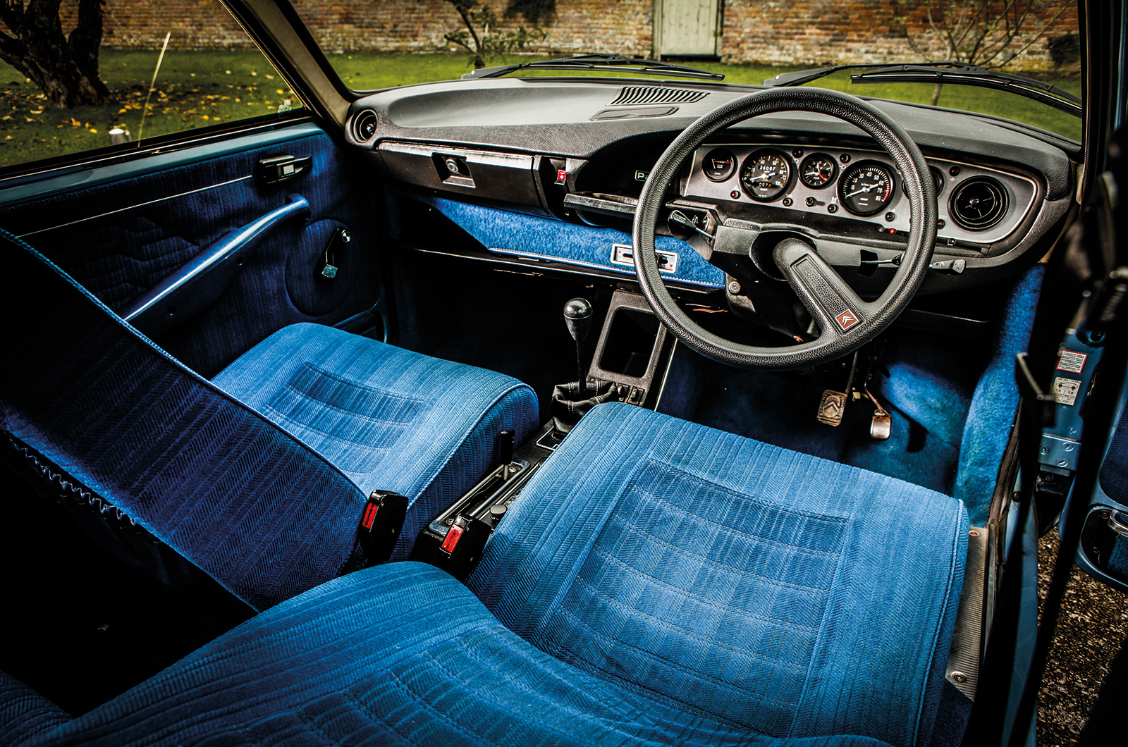 Classic & Sports Car – Avant-garde for the masses: Citroën GS Pallas vs Vanden Plas 1.7