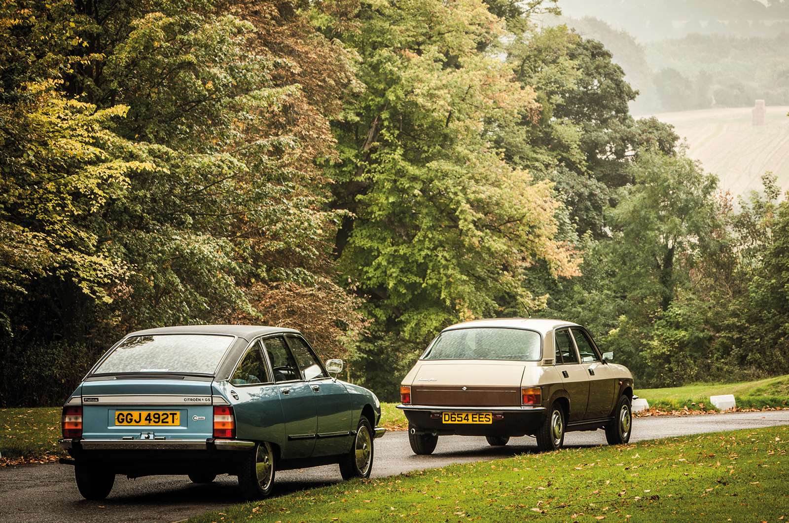Classic & Sports Car – Avant-garde for the masses: Citroën GS Pallas vs Vanden Plas 1.7