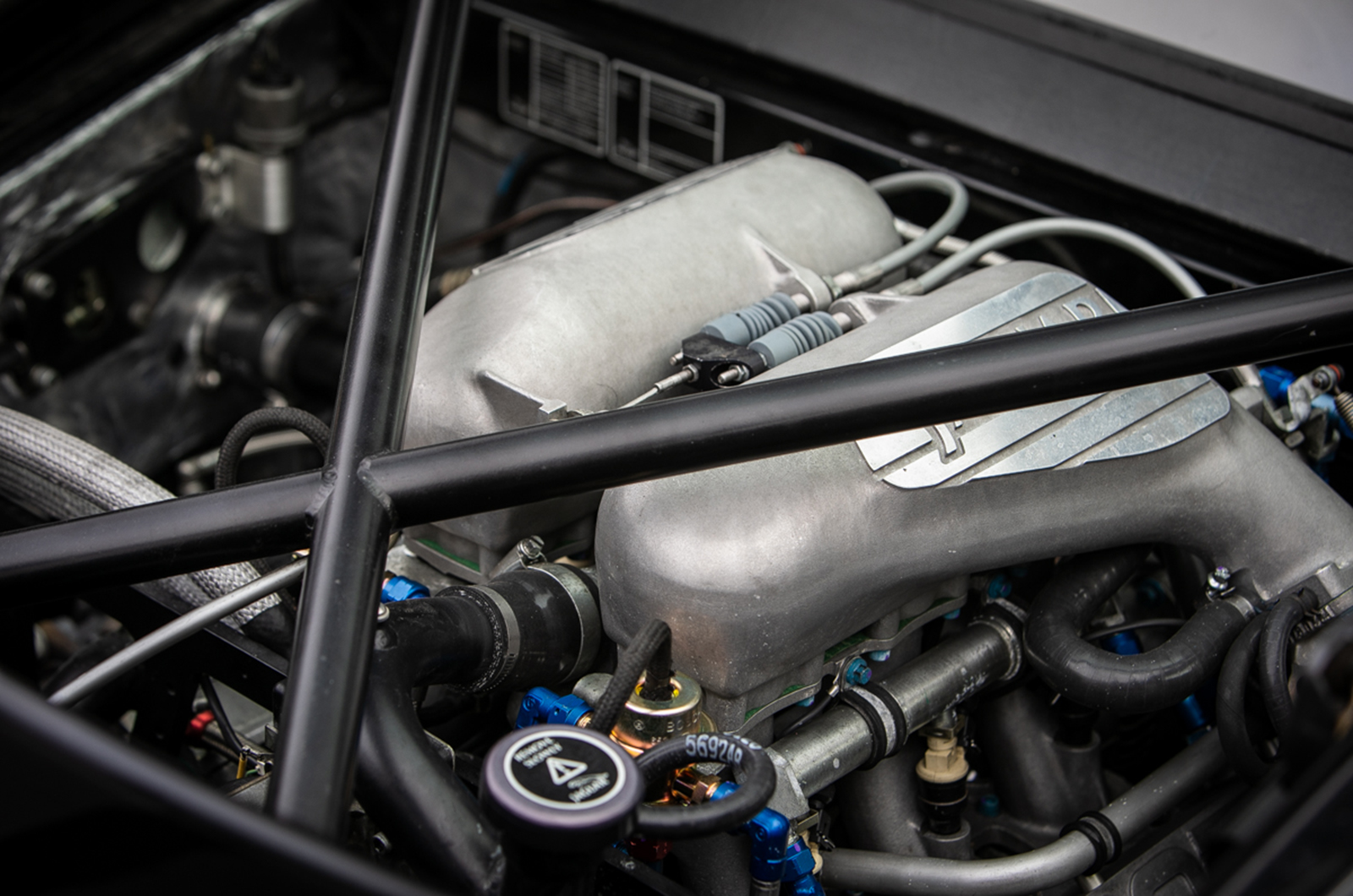 Classic & Sports Car – When did you last see two Jaguar XJ220s in one auction?