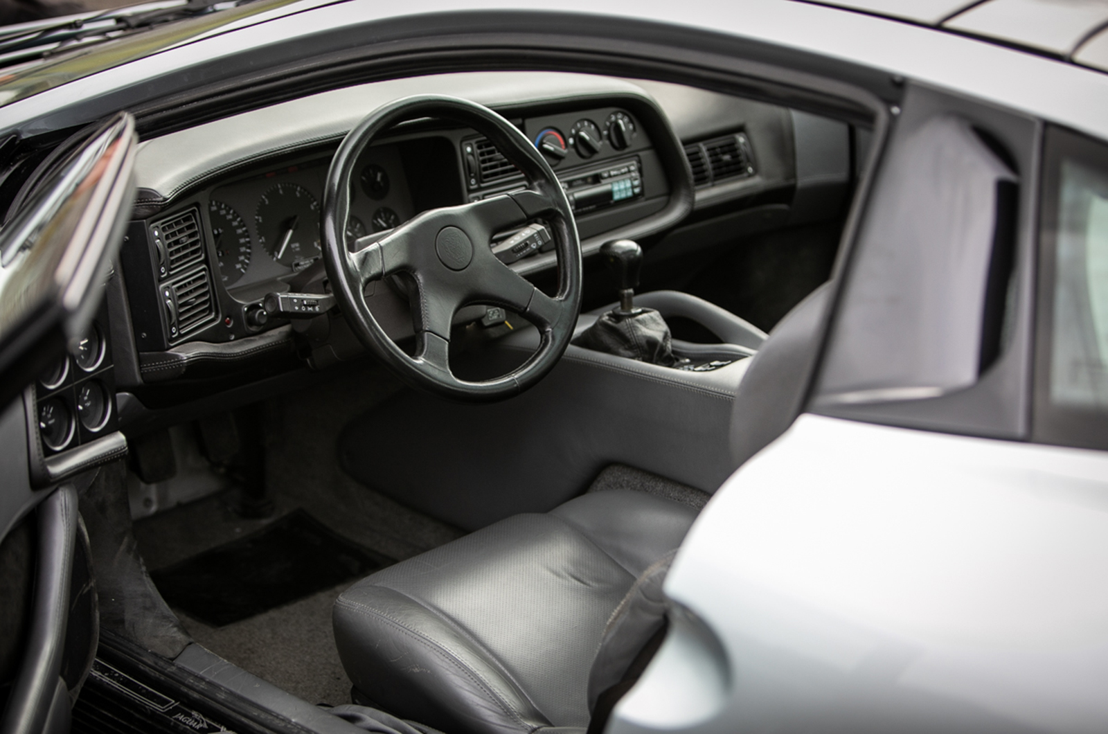 Classic & Sports Car – When did you last see two Jaguar XJ220s in one auction?