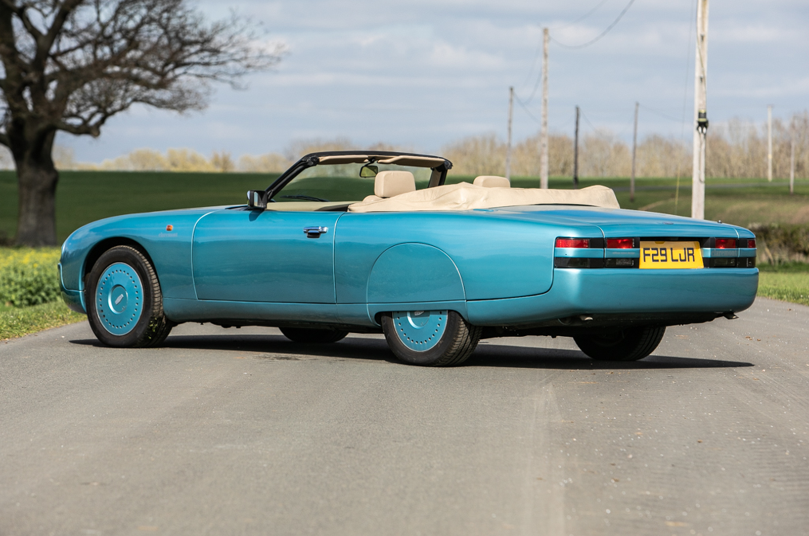 Classic & Sports Car – XJ220 pair lead Silverstone Auctions sales