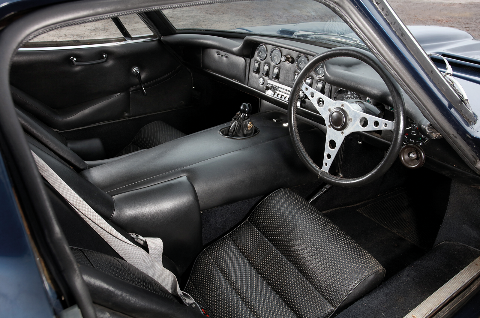 Classic & Sports Car – Don’t buy that, buy this: Jaguar E-type vs Marcos 3-Litre