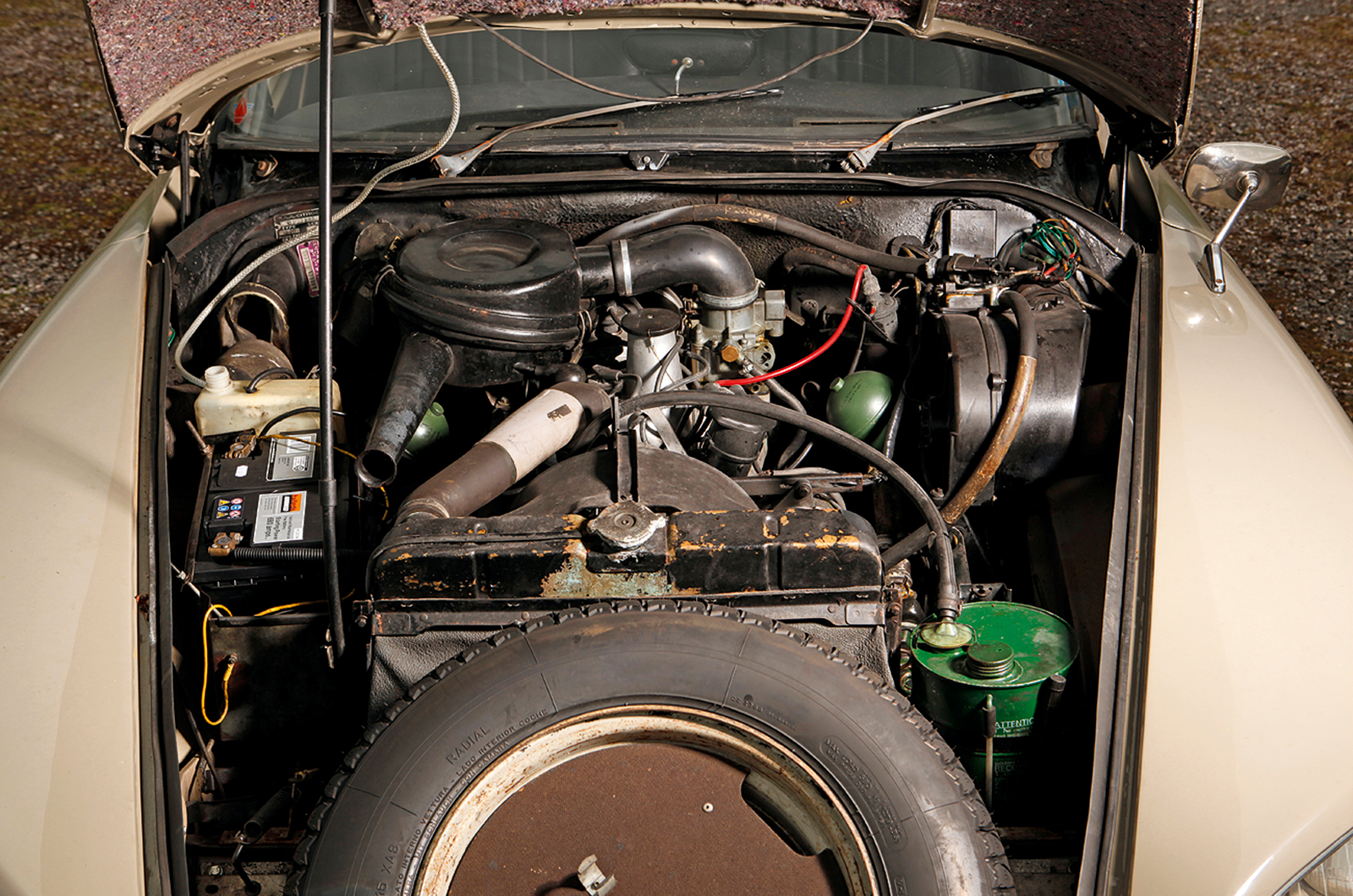 Classic & Sports Car – Celebrating the big Citroën saloon with DS, CX, XM and C6