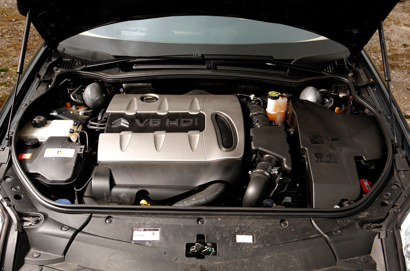 Classic & Sports Car – Celebrating the big Citroën saloon with DS, CX, XM and C6