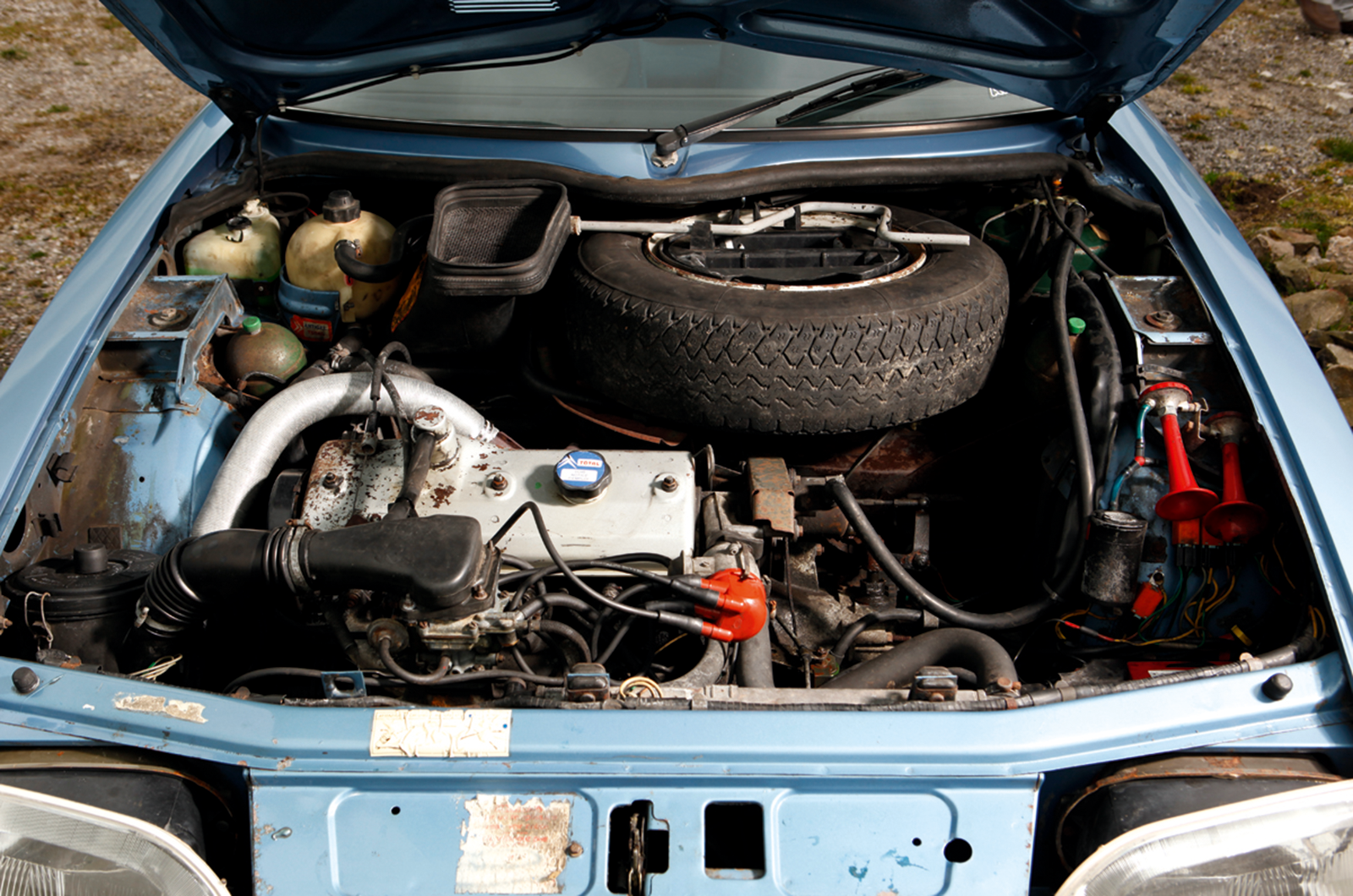 Classic & Sports Car – Celebrating the big Citroën saloon with DS, CX, XM and C6