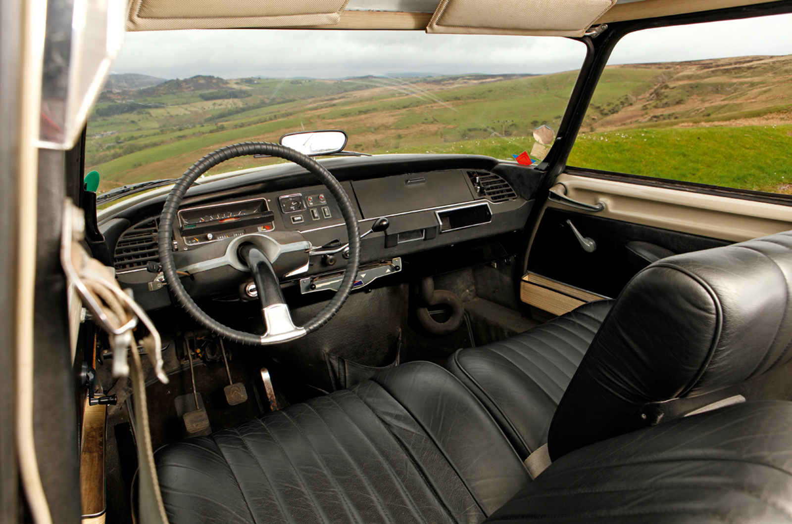 Classic & Sports Car – Celebrating the big Citroën saloon with DS, CX, XM and C6