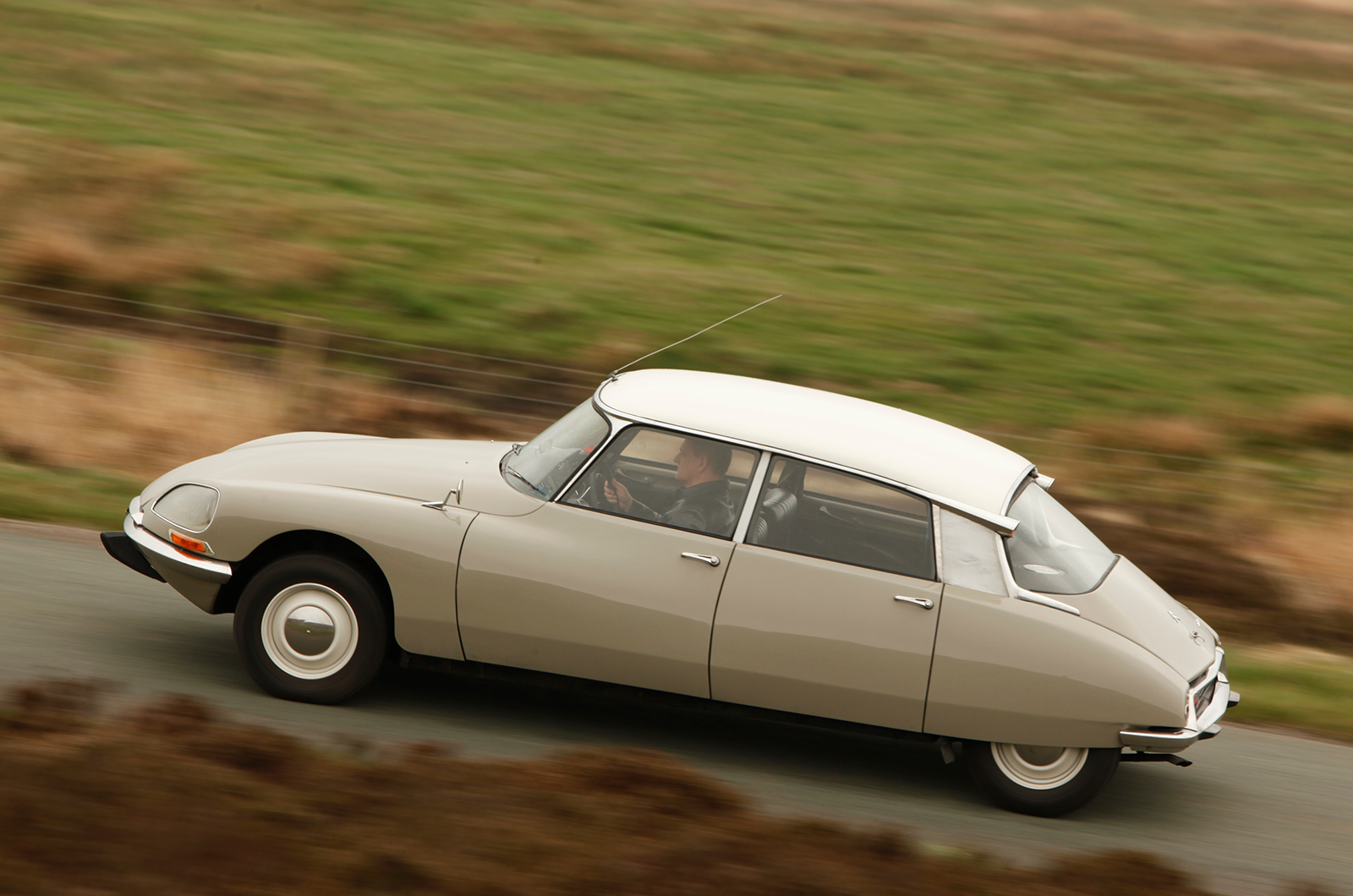 Classic & Sports Car – Celebrating the big Citroën saloon with DS, CX, XM and C6