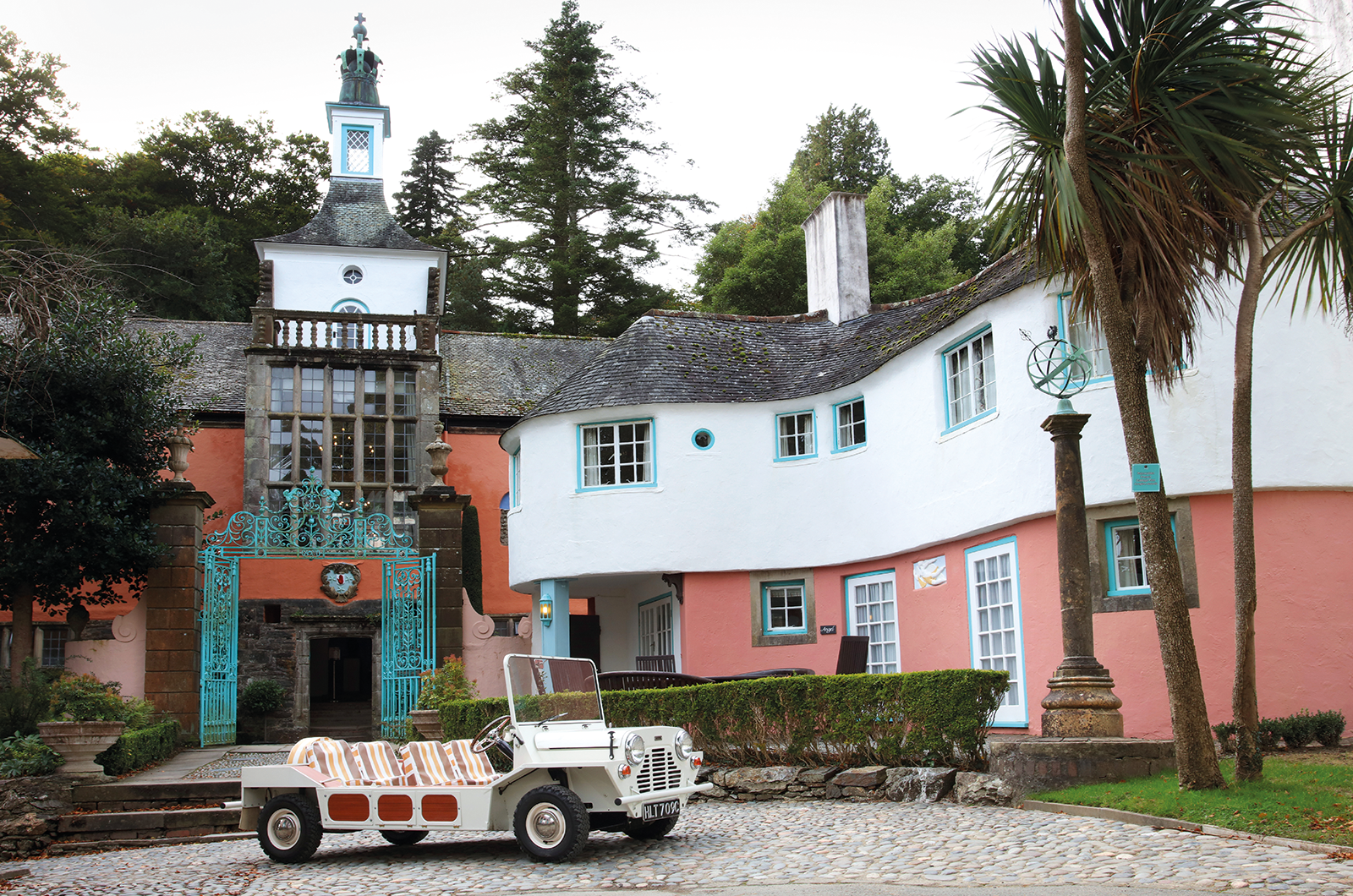 Classic & Sports Car – Mini Moke: on board with the star of a cult Brit TV show