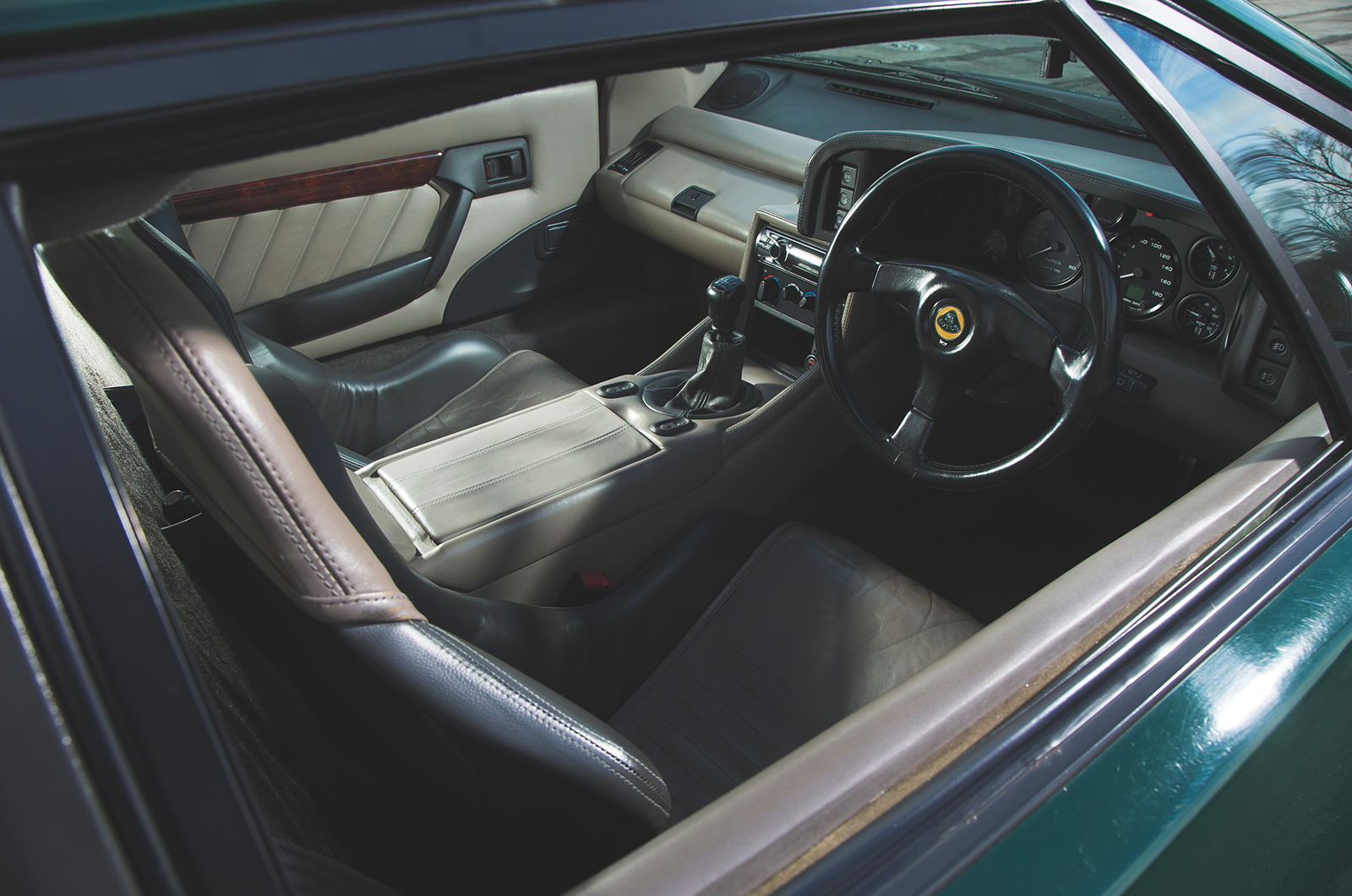 Classic & Sports Car – Bargain supercars: Ferrari 348 vs Honda NSX vs Lotus Esprit