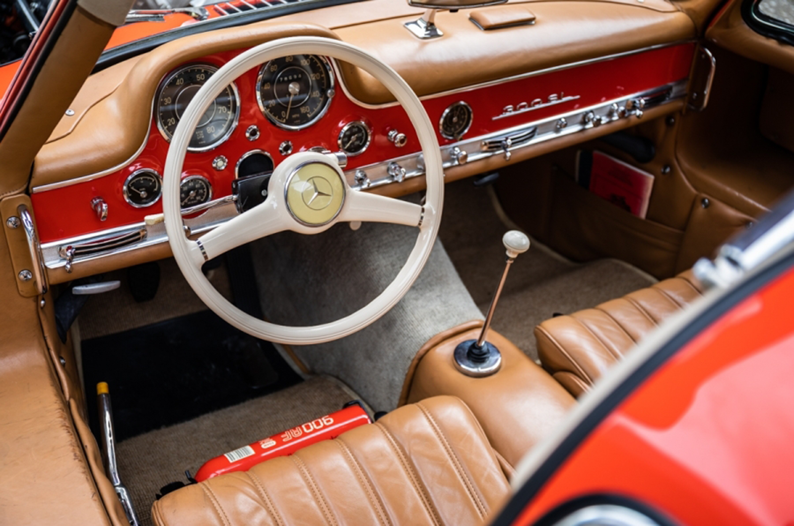 Classic & Sports Car – Gullwing flies high at Silverstone Classic 2019 sale