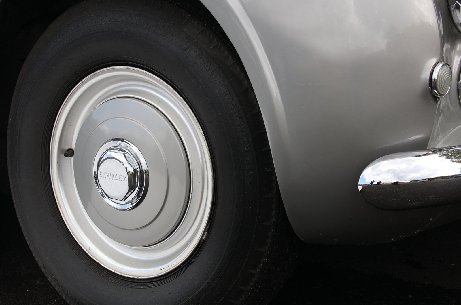 Classic & Sports Car – Bentley at 100: R-type Continental vs Continental R