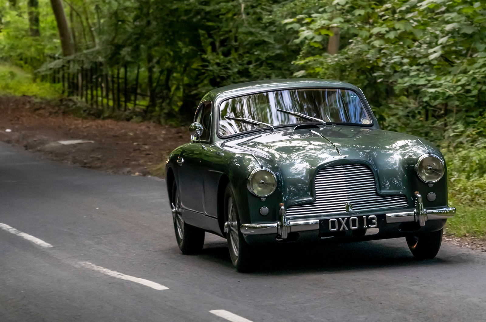 Classic & Sports Car – Aston Martin drive