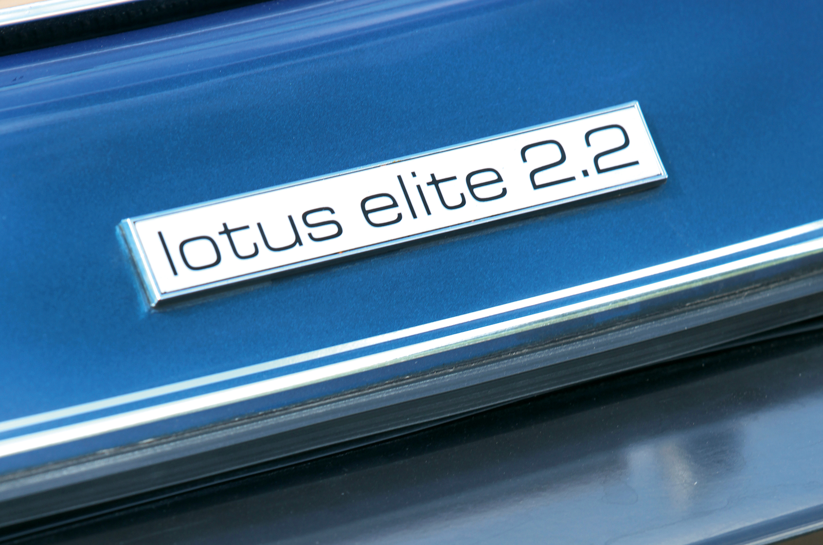 Classic & Sports Car – Luxury coupés: Mercedes 230CE vs Lotus Elite vs Lancia Gamma