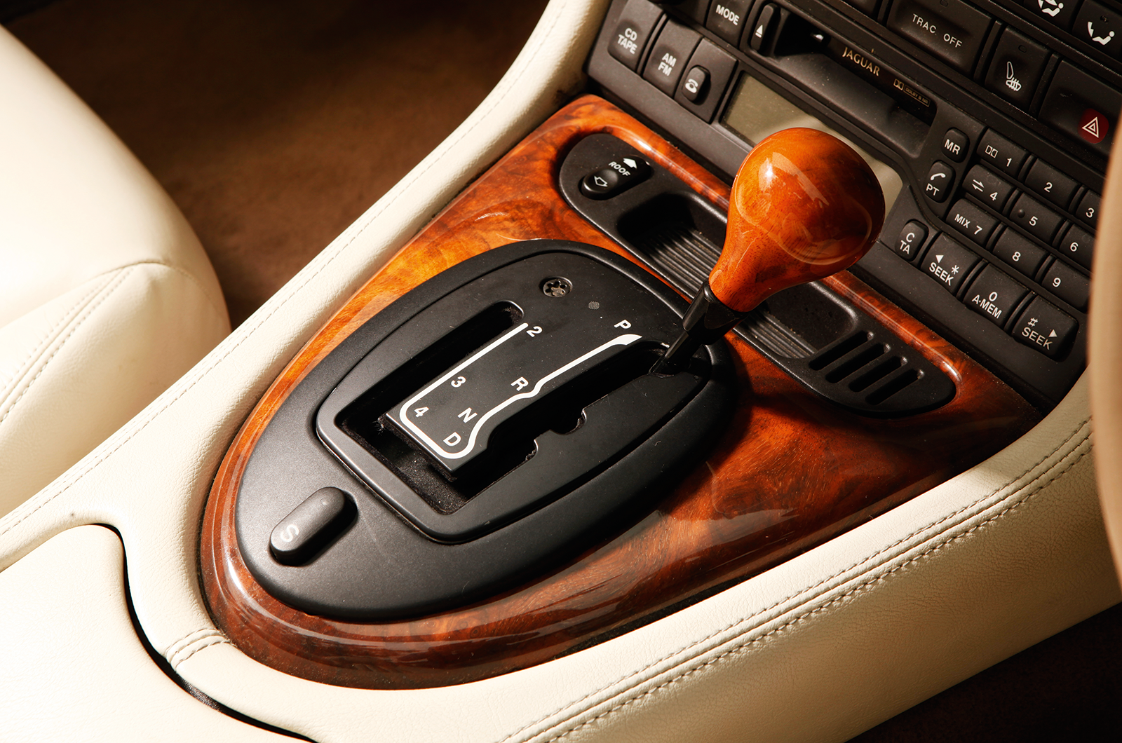 Classic & Sports Car – Jaguar XK8/XKR