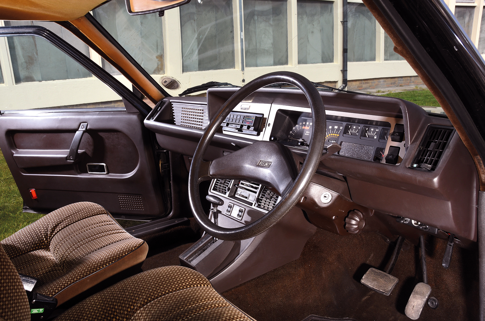 Classic & Sports Car – This is the modern world: Chrysler 2 Litre, Peugeot 504GL & Fiat 132