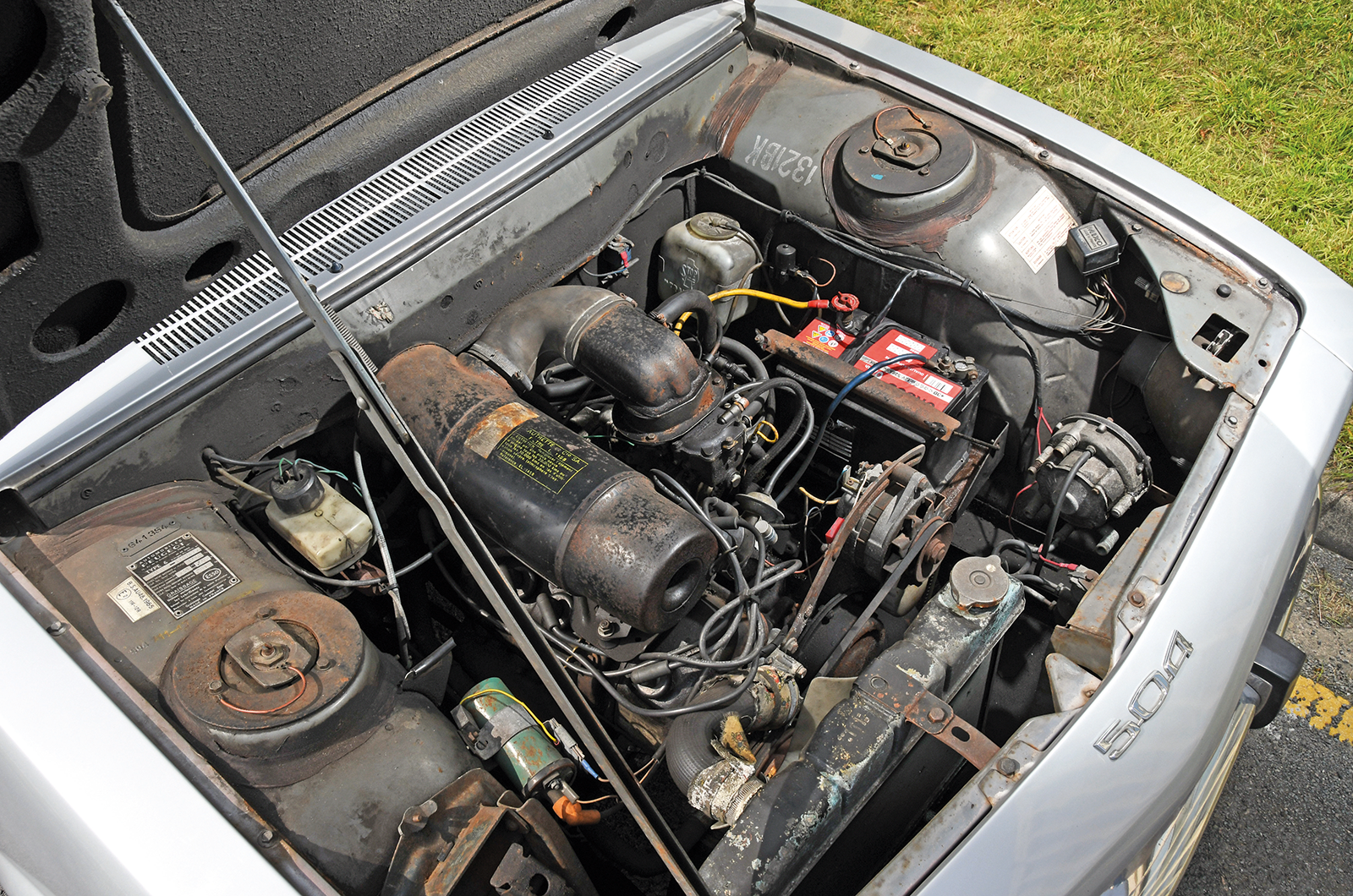 Classic & Sports Car – This is the modern world: Chrysler 2 Litre, Peugeot 504GL & Fiat 132