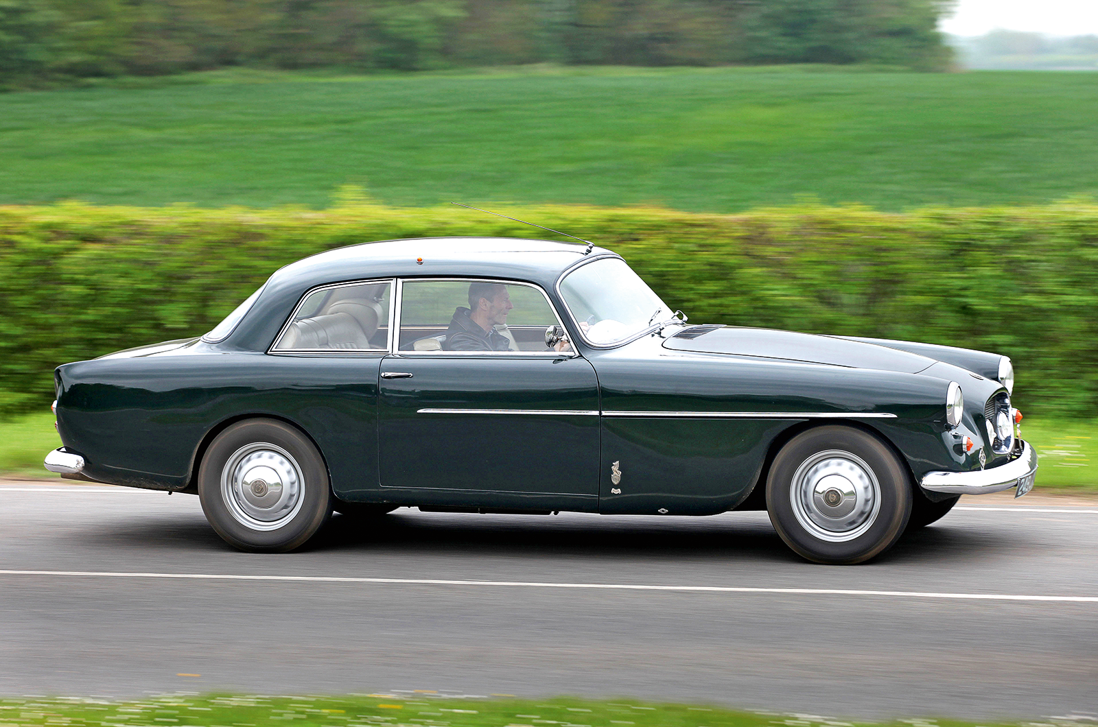 Classic & Sports Car – Don’t buy that, buy this: Bristol 406 vs Mercedes Ponton Coupé