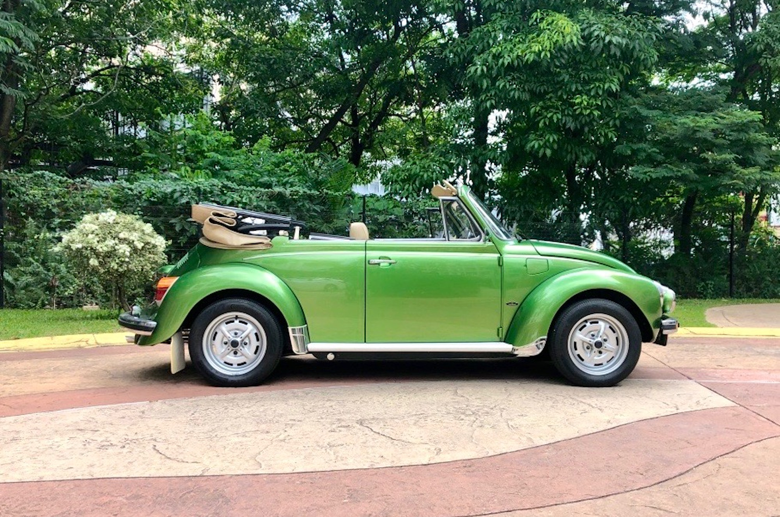 Classic & Sports Car – Who’s next for this ex-Roger Daltrey classic Beetle?