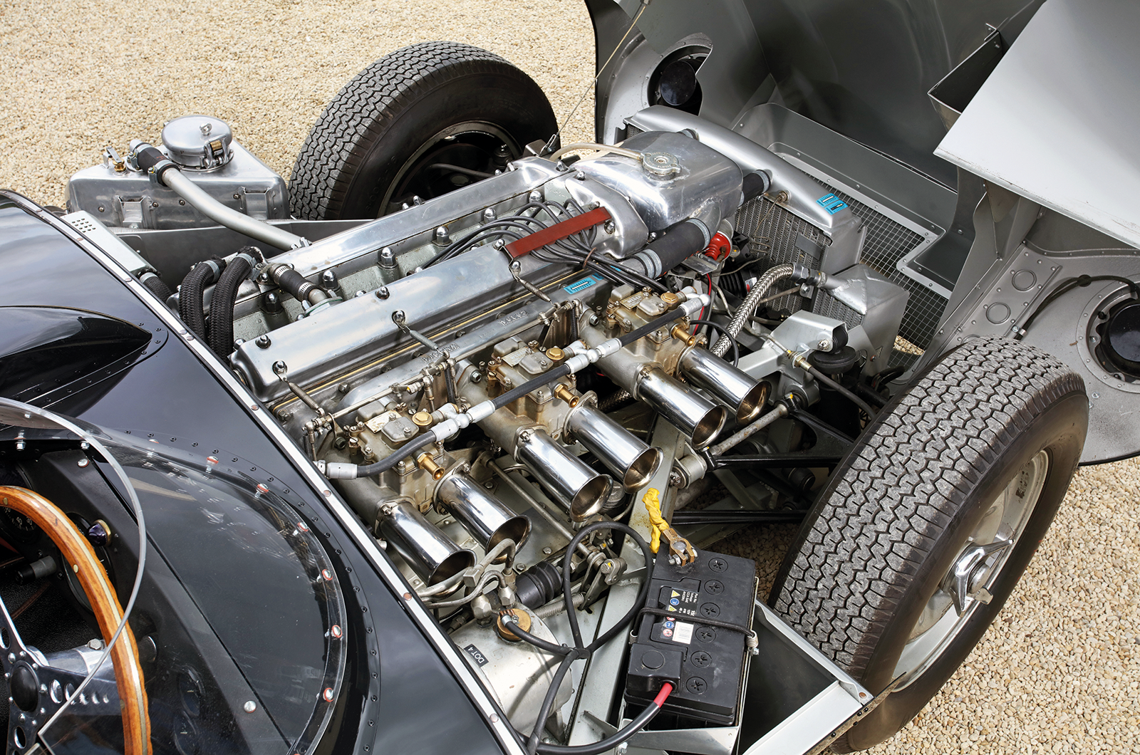 Classic & Sports Car – Jaguar D-type vs Aston Martin DB3S: Won for the road