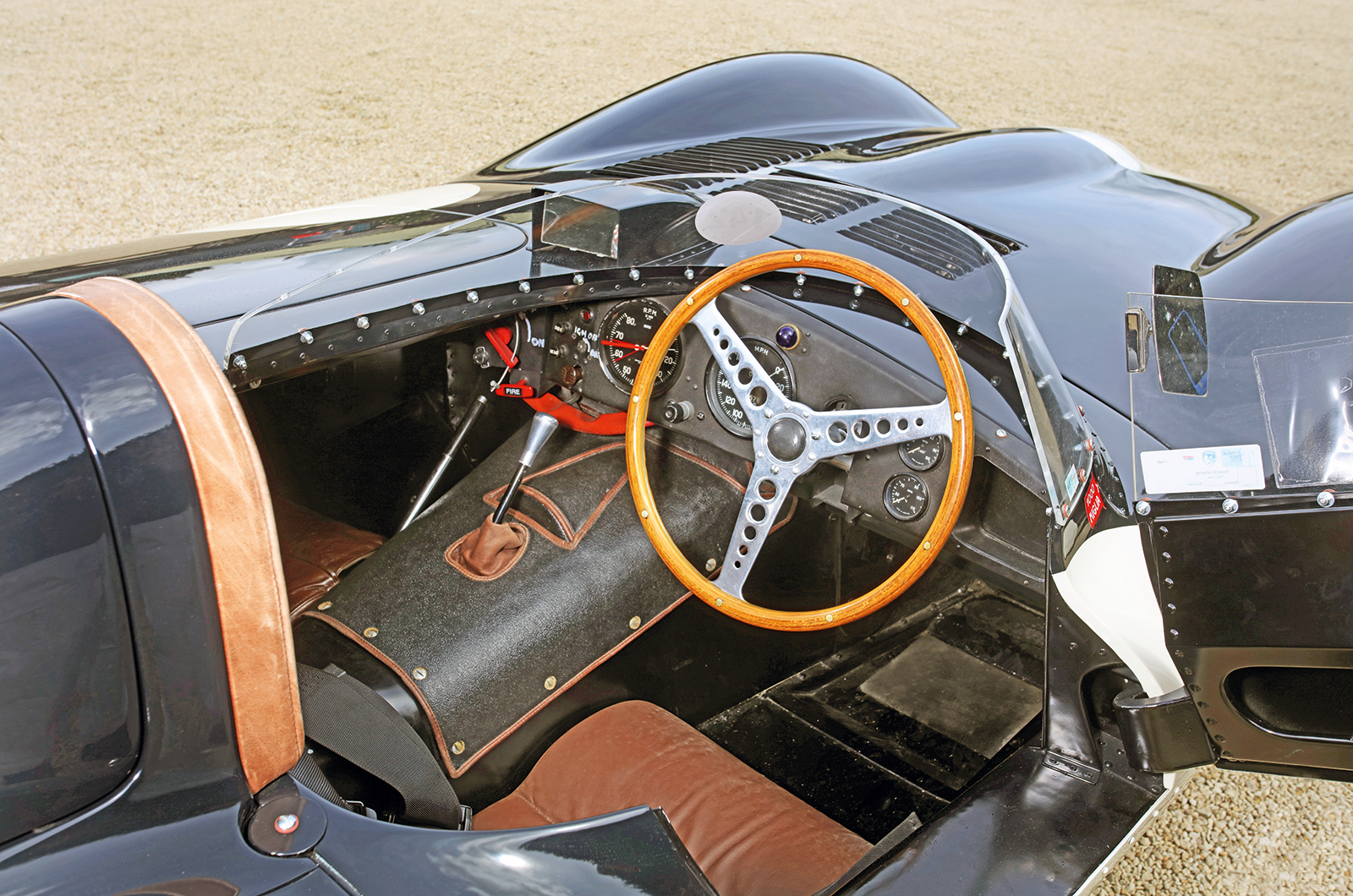 Classic & Sports Car – Jaguar D-type vs Aston Martin DB3S: Won for the road