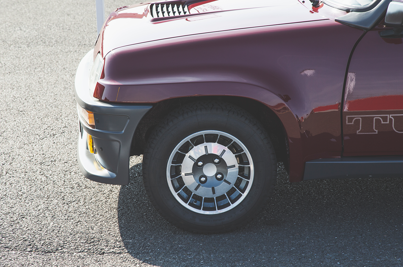 Classic & Sports Car – Renault’s lively 5s: Gordini Turbo and Turbo 2 on track