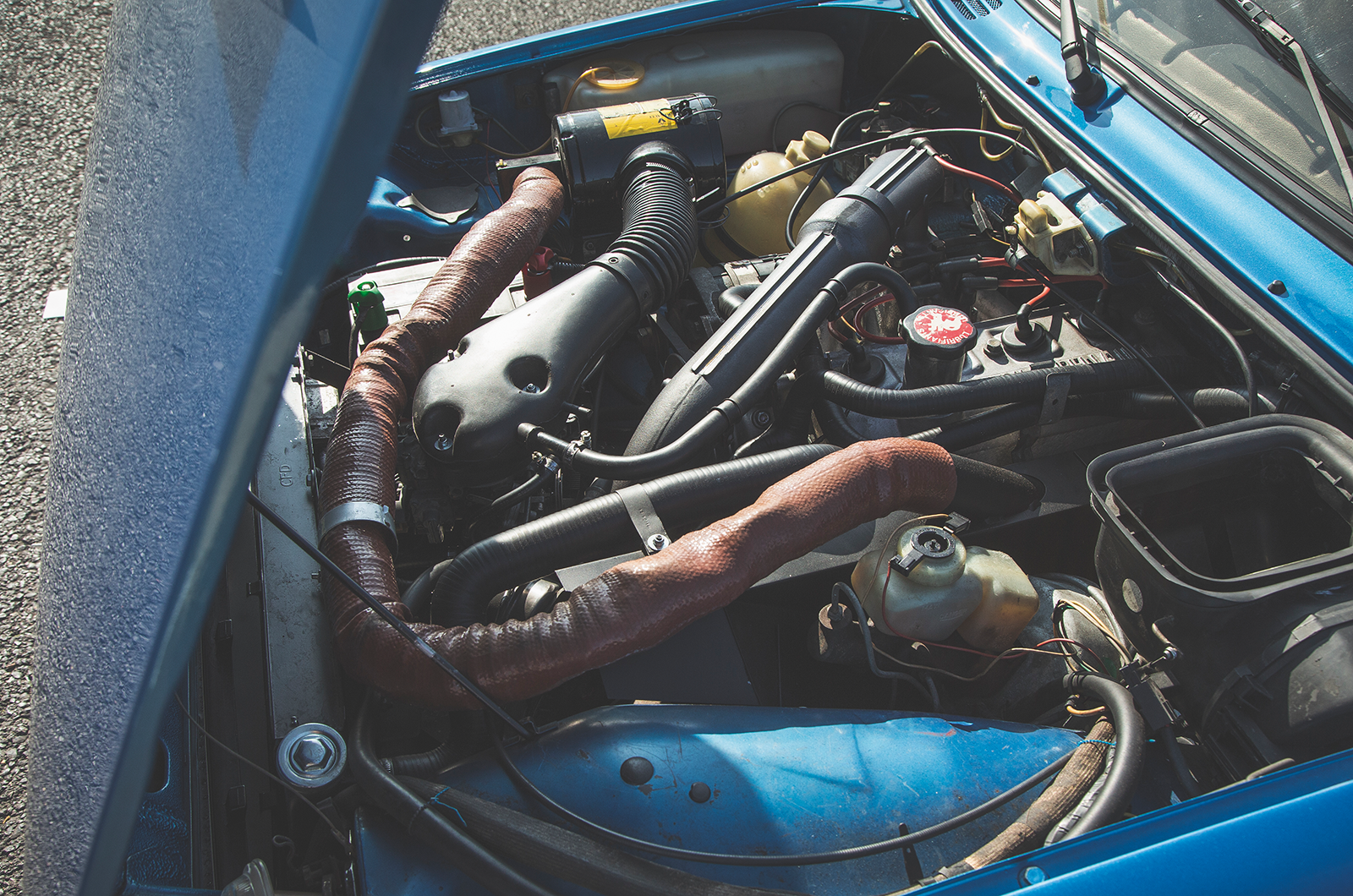 Classic & Sports Car – Renault’s lively 5s: Gordini Turbo and Turbo 2 on track