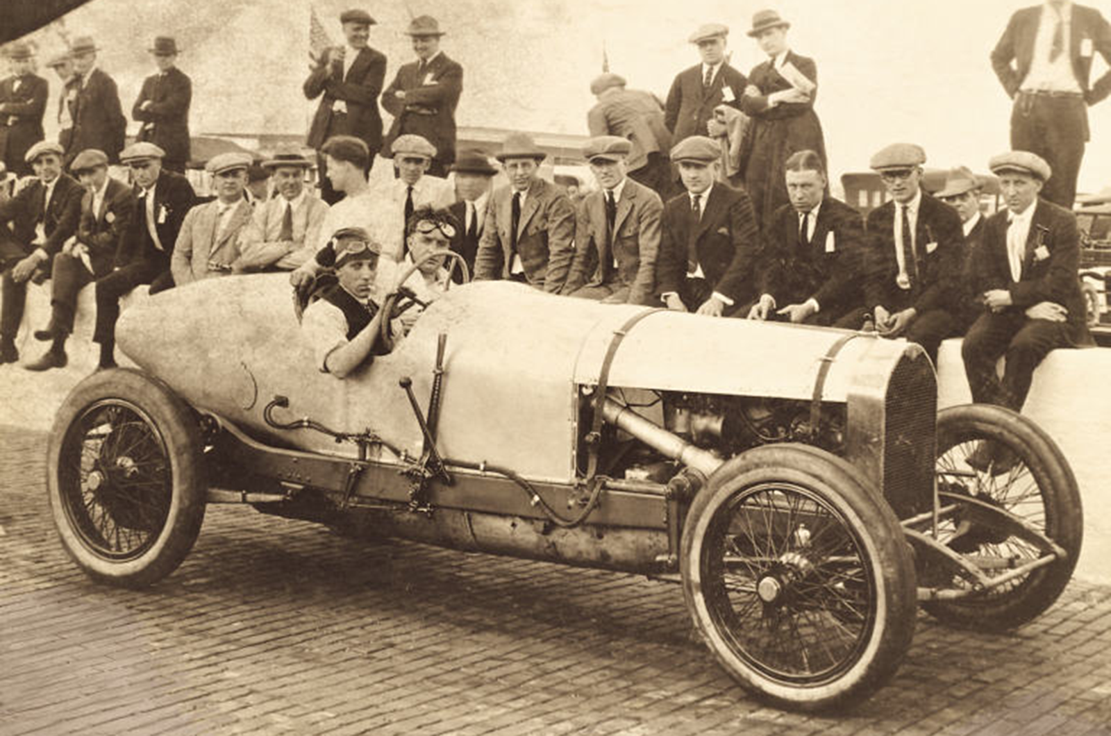 Classic & Sports Car – The story of Bentley: from Blowers to Speed 8 and beyond