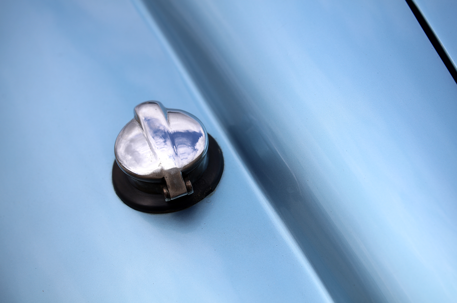 Classic & Sports Car – Aston Martin DB1: inherited beauty