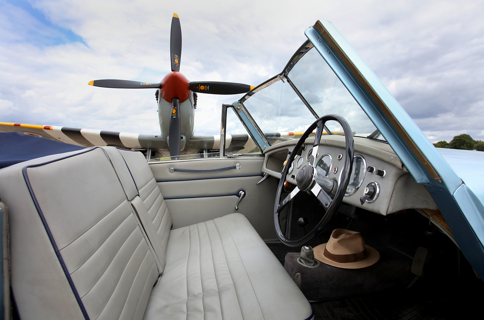 Classic & Sports Car – Aston Martin DB1: inherited beauty