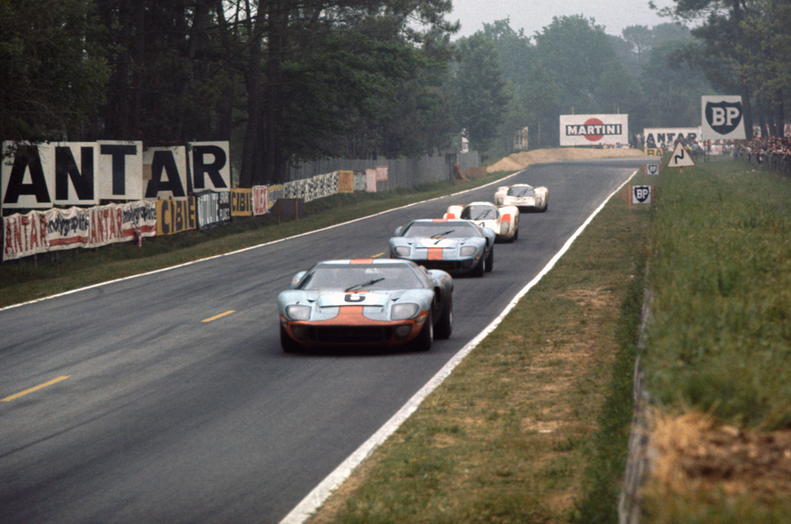 Classic & Sports Car – Gulf’s famous blue and orange is back