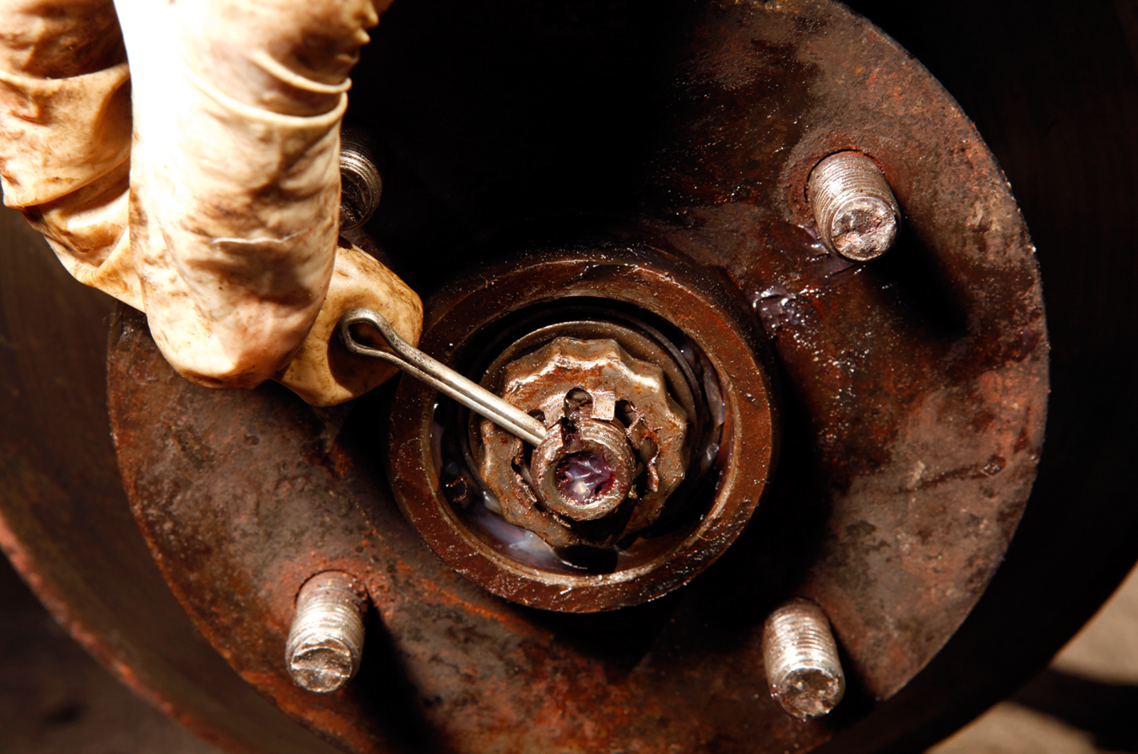 Classic & Sports Car - How to… renew a wheel bearing on your classic car