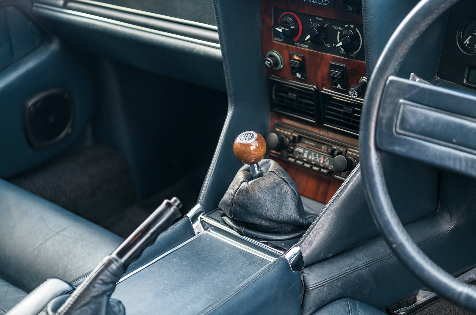 Classic & Sports Car – Jaguar XJ-S vs Lotus Elite: New order grand tourers