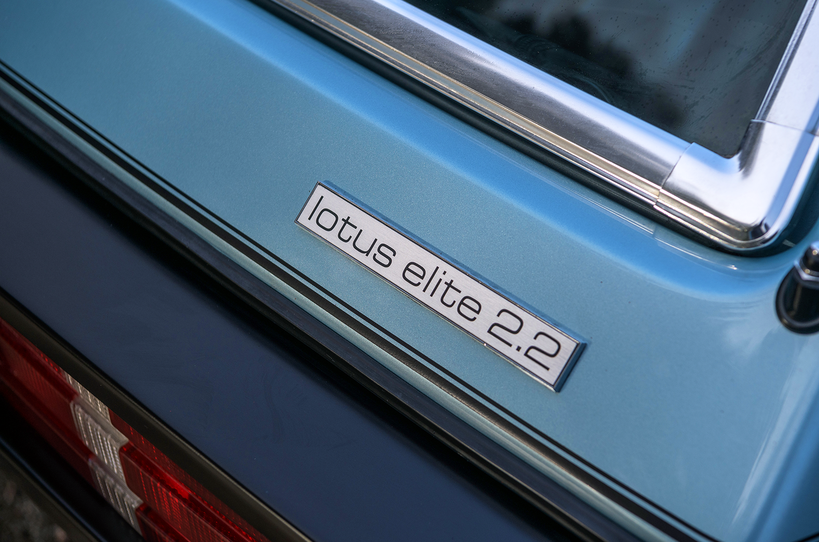 Classic & Sports Car – Jaguar XJ-S vs Lotus Elite: New order grand tourers