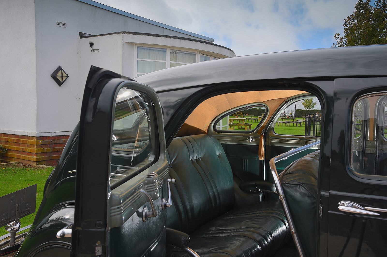 Classic & Sports Car – Chrysler Airflow vs Volvo Carioca: Streamlined sensations