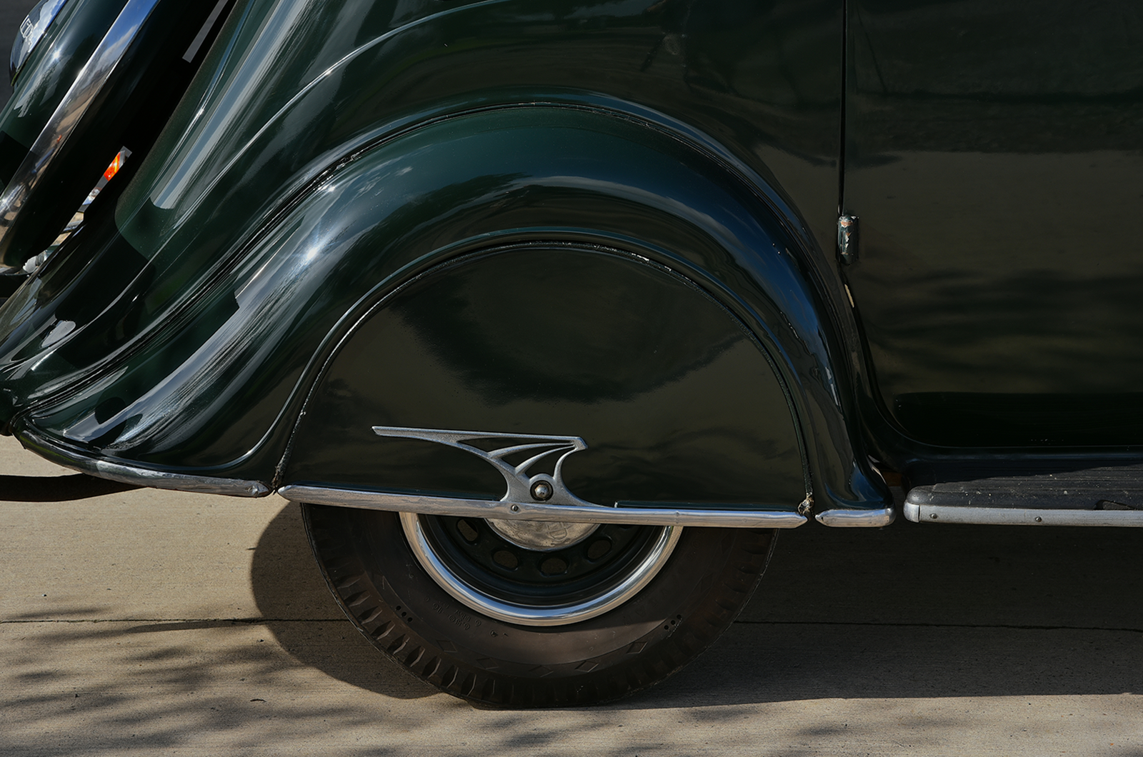 Classic & Sports Car – Chrysler Airflow vs Volvo Carioca: Streamlined sensations