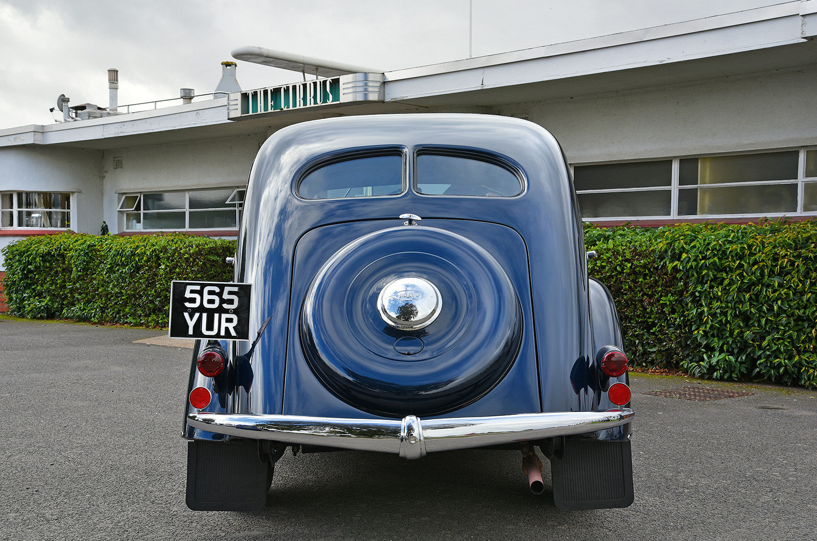 Classic & Sports Car – Chrysler Airflow vs Volvo Carioca: Streamlined sensations