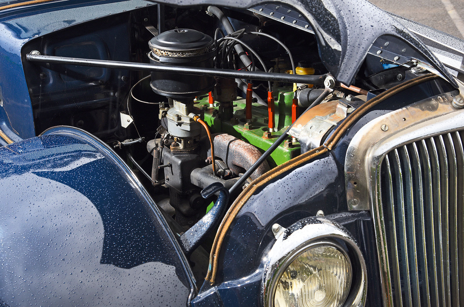 Classic & Sports Car – Chrysler Airflow vs Volvo Carioca: Streamlined sensations