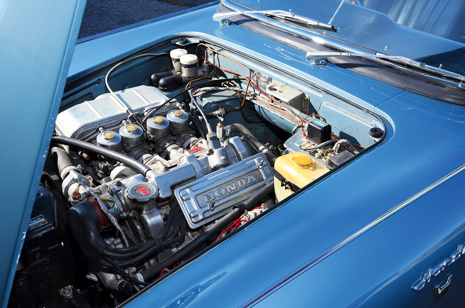 Classic & Sports Car – Baby classic sports cars do battle: Honda S800 Sport vs Fiat 850 Sport Spider vs MG Midget