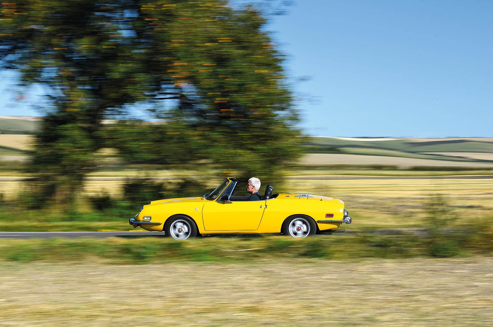 Classic & Sports Car – Baby classic sports cars do battle: Honda S800 Sport vs Fiat 850 Sport Spider vs MG Midget