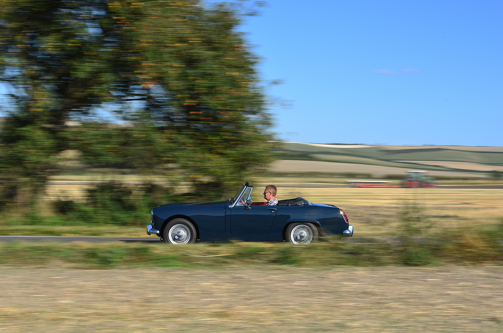 Classic & Sports Car – Baby classic sports cars do battle: Honda S800 Sport vs Fiat 850 Sport Spider vs MG Midget
