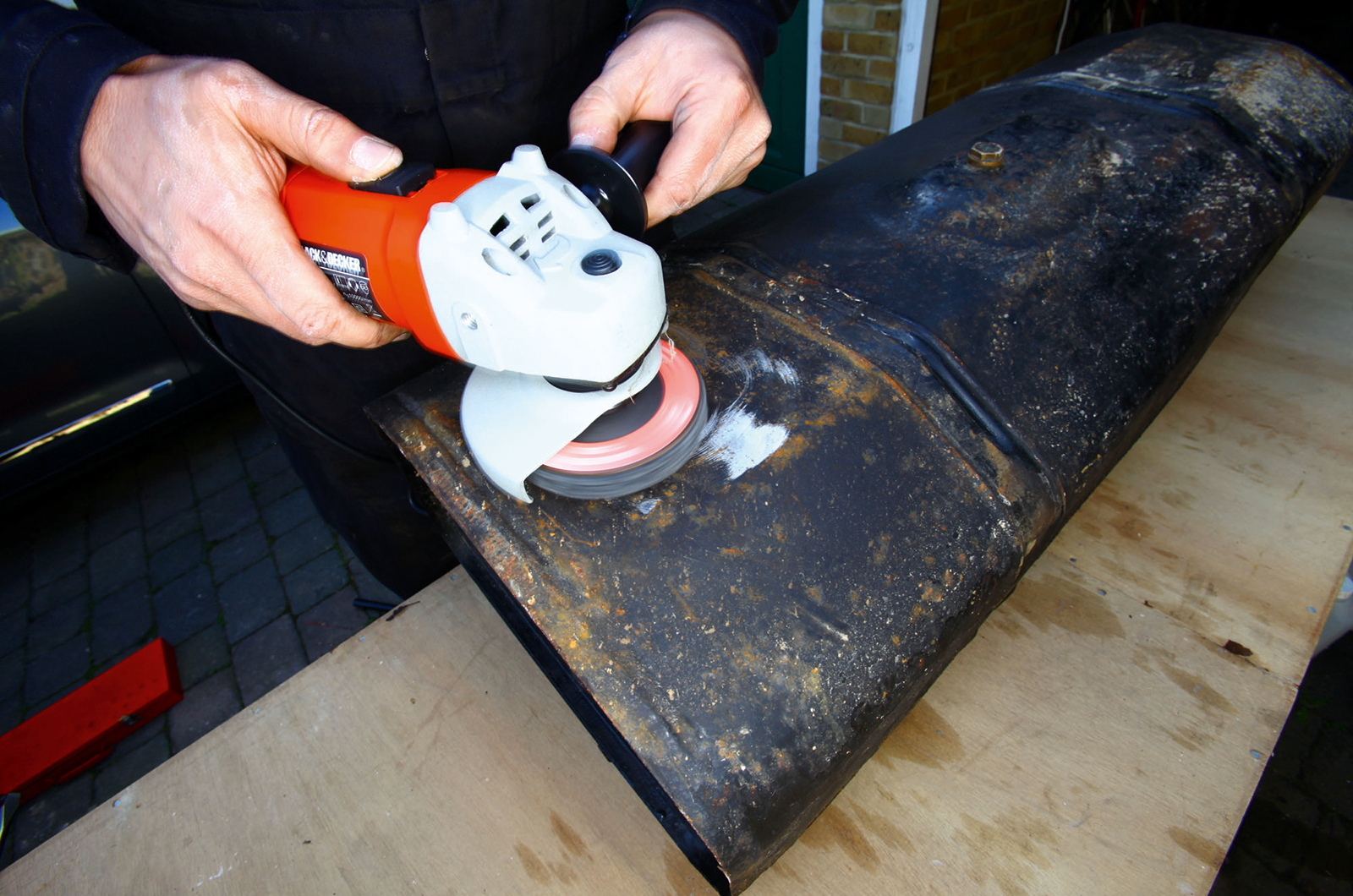 Classic & Sports Car – How to… overhaul your classic car’s fuel tank