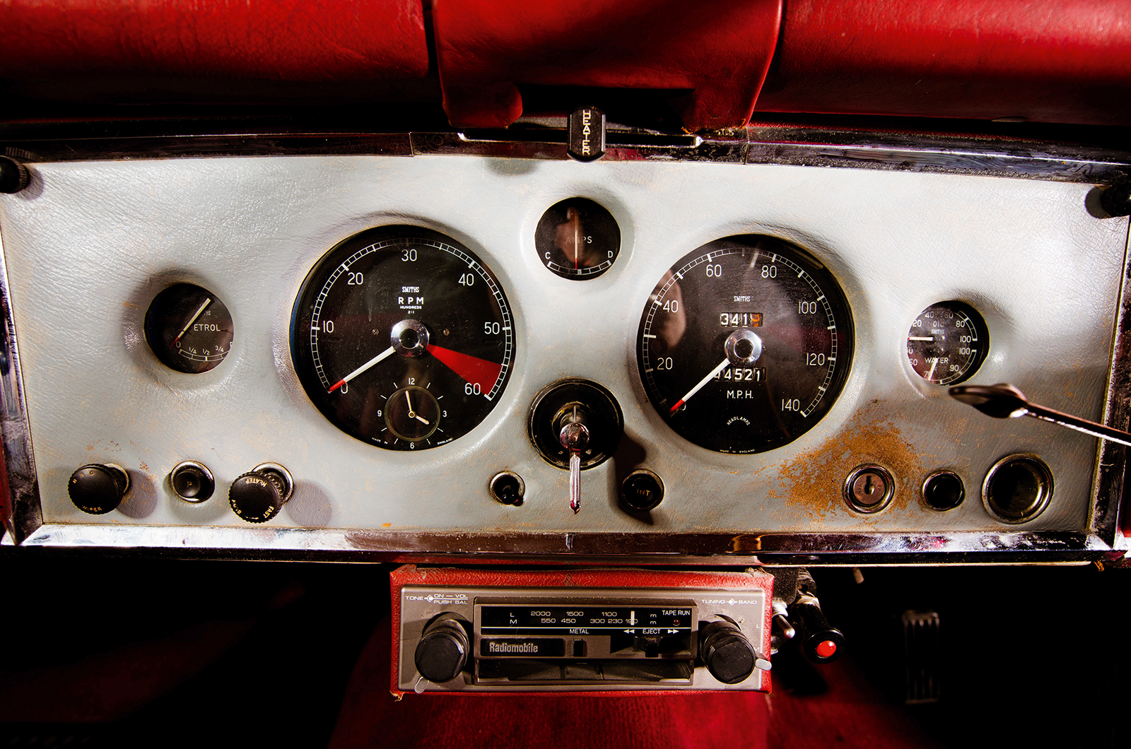 Classic & Sports Car – Midlands derby: Jensen 541R vs Jaguar XK150