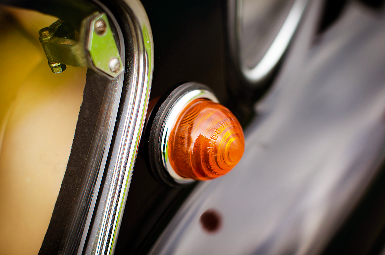 Classic & Sports Car – Midlands derby: Jensen 541R vs Jaguar XK150