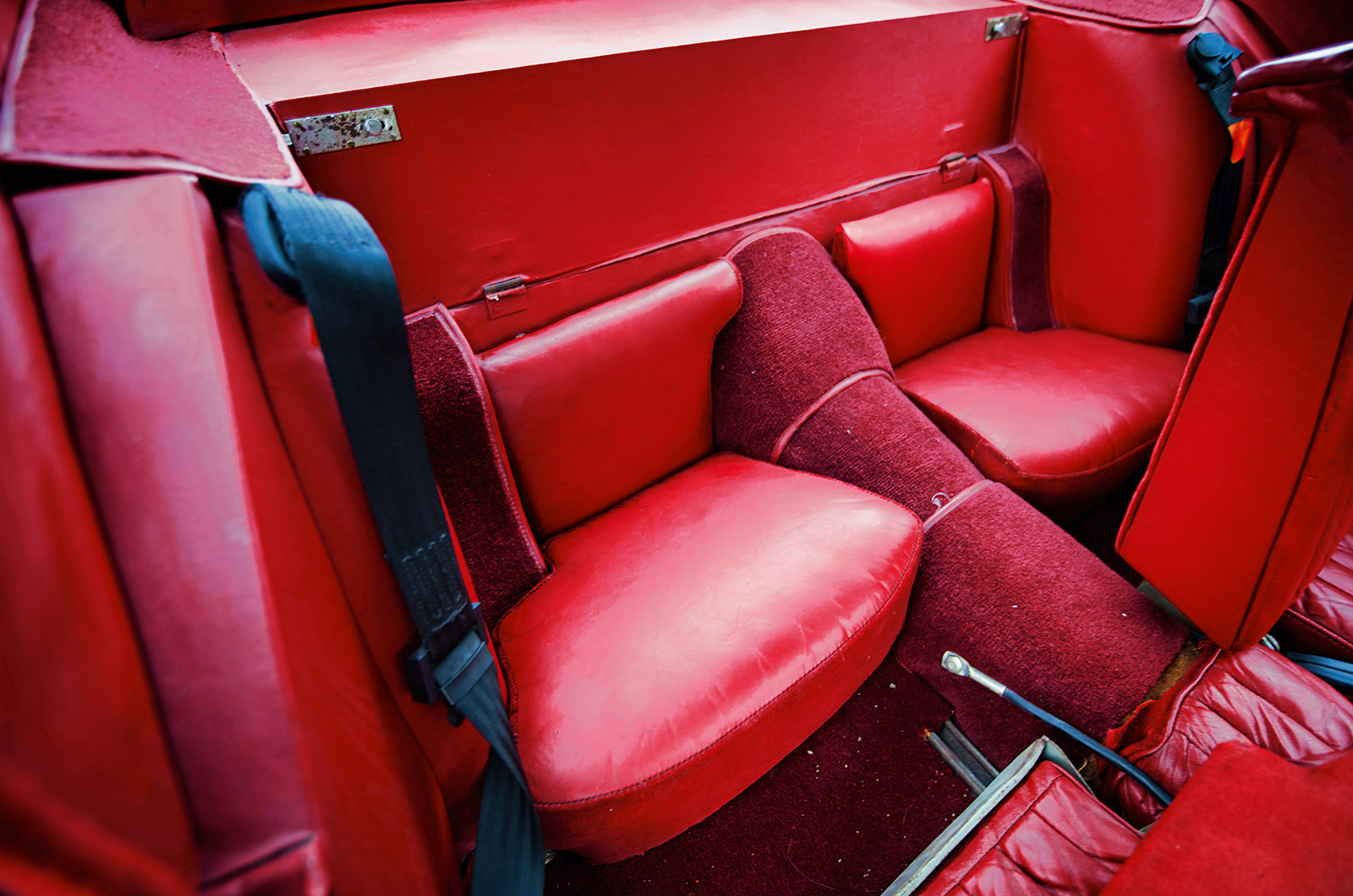 Classic & Sports Car – Midlands derby: Jensen 541R vs Jaguar XK150