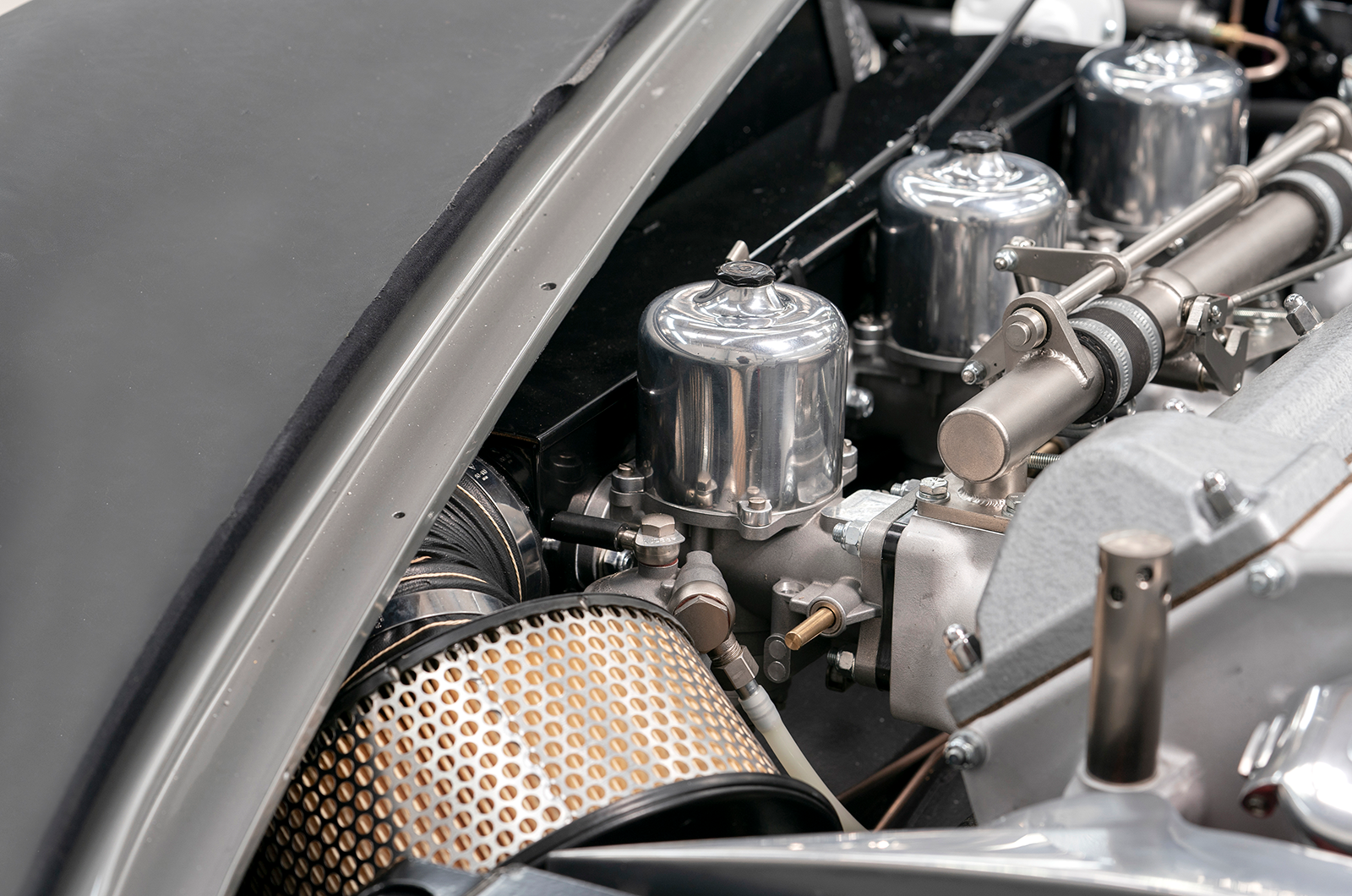 Classic & Sports Car – The Aston Martin DB5 is back